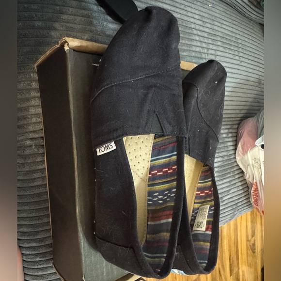 TOMS Women's Black Canvas slip on, size 10 - Picture 2 of 5